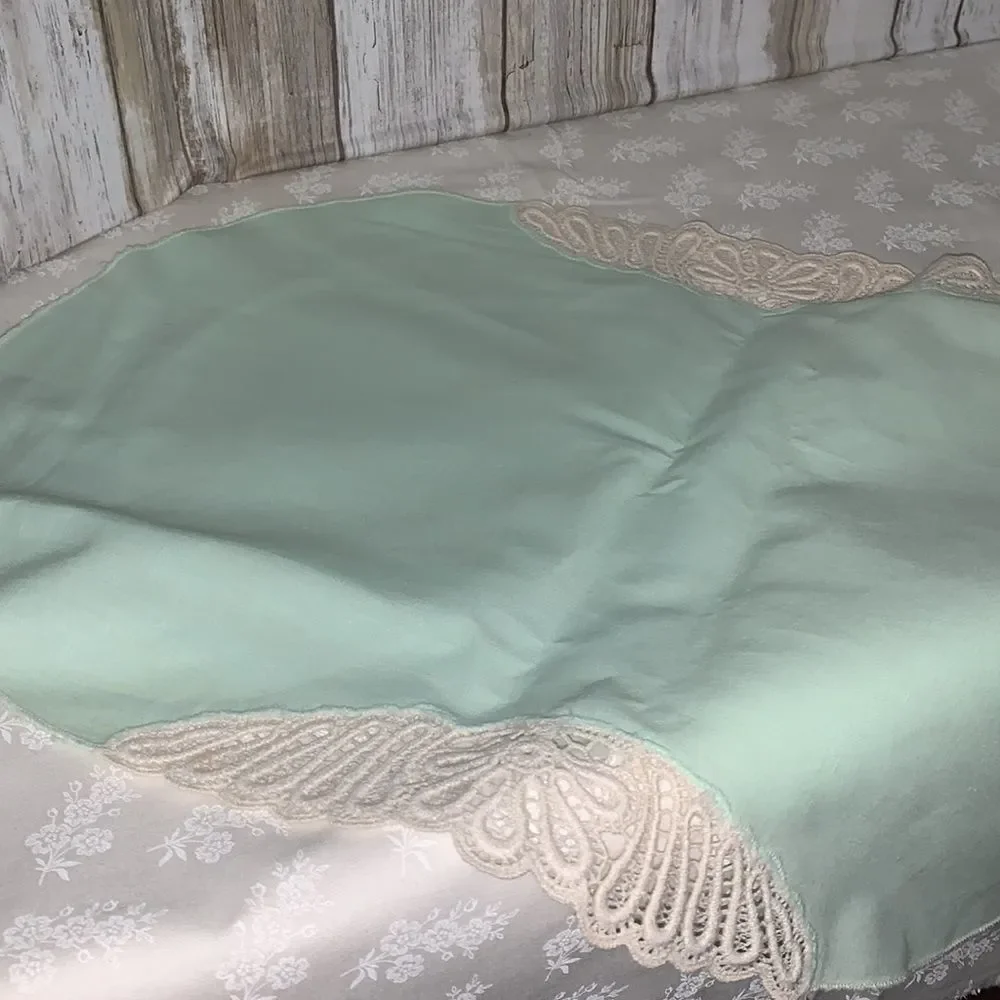 Vintage table‎ linens placemats and napkins Set of Four